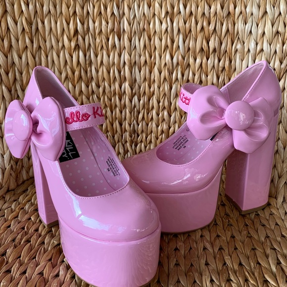 💗Hello Kitty x Dolls Kill💗 Pink Patent Platforms - Picture 12 of 14